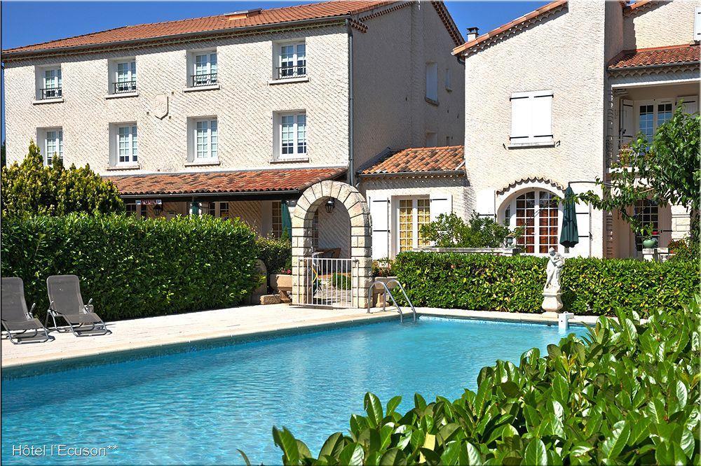 Hotel Ecusson Saint-Hilaire-de-Brethmas Exterior foto