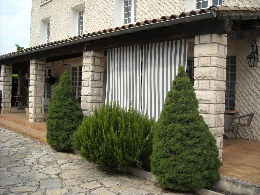 Hotel Ecusson Saint-Hilaire-de-Brethmas Exterior foto