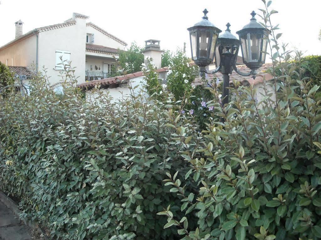 Hotel Ecusson Saint-Hilaire-de-Brethmas Exterior foto